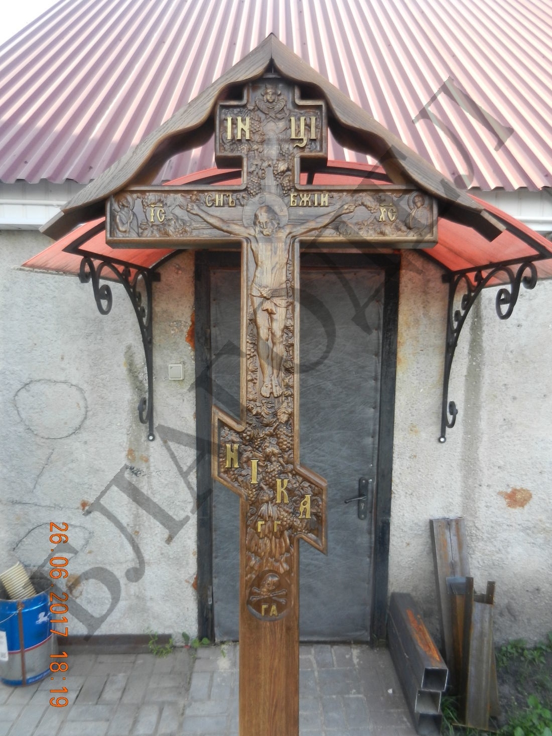 Крест деревянный резной 03