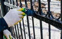 Как покрасить ограду на кладбище