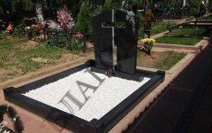 Стоит ли засыпать мраморную крошку на могилу? И как это сделать правильно